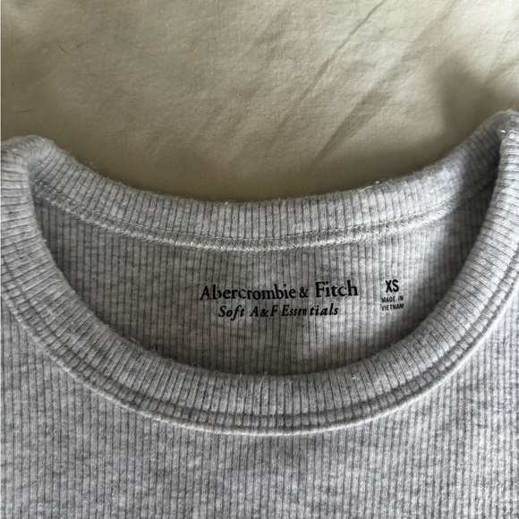 T shirt - Picture 2 of 3